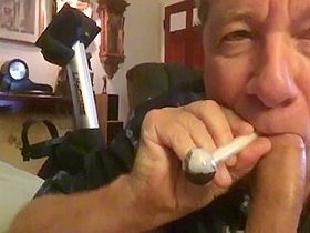 Penis-sucker Stewart Bowman Blows Cock And Clouds Same Time